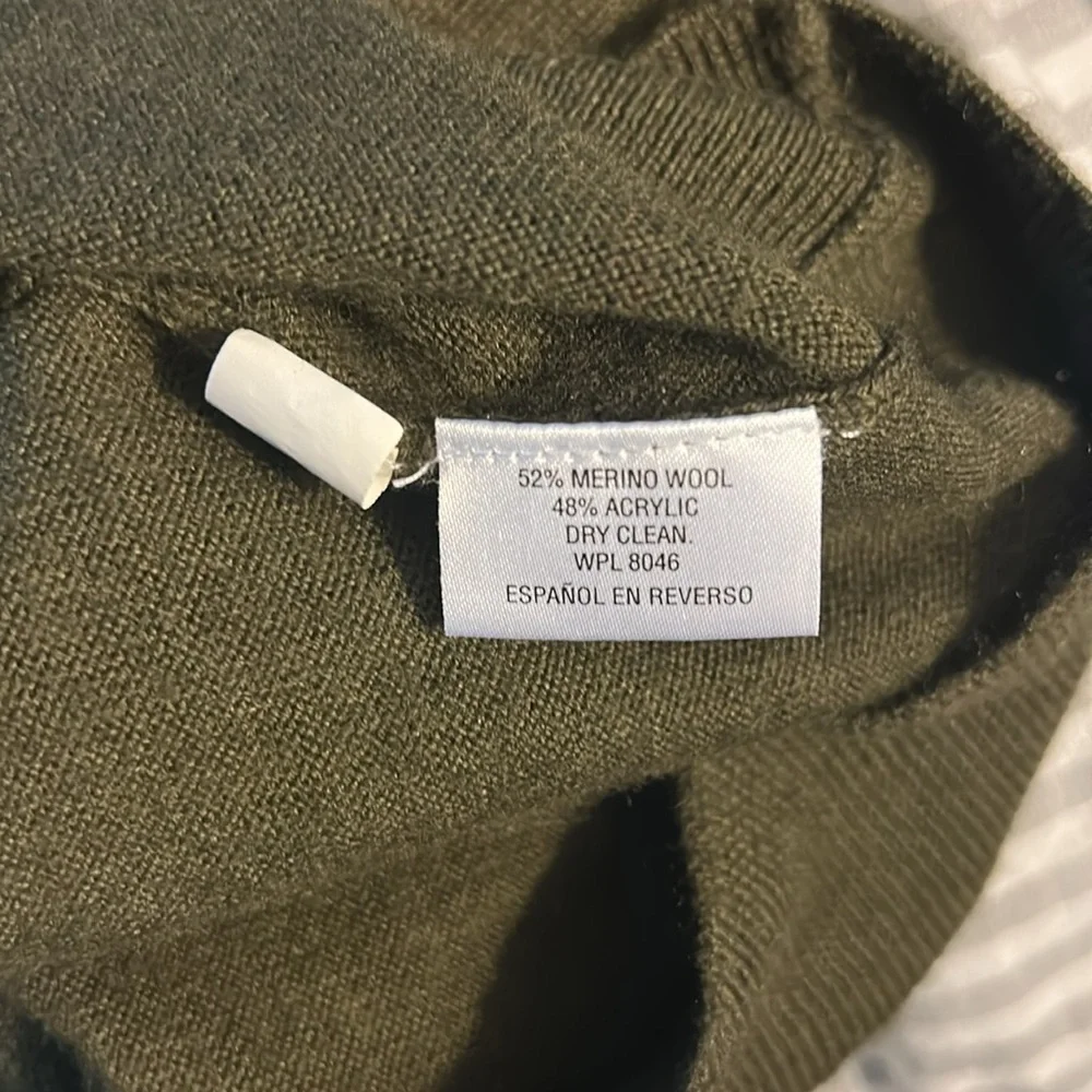 Club Room V neck Merino Wool Blend Forest Green Sweater. Unisex M